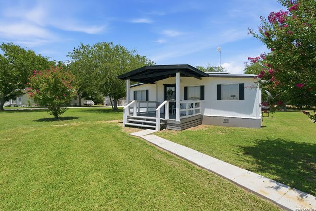 1500 FLEMING DR, Seguin, TX 78155