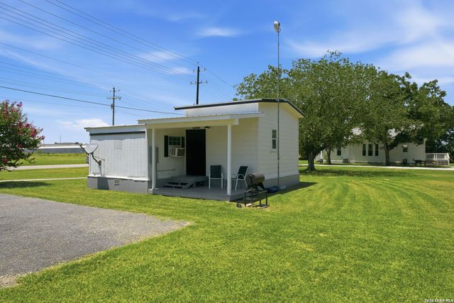 1500 FLEMING DR, Seguin, TX 78155