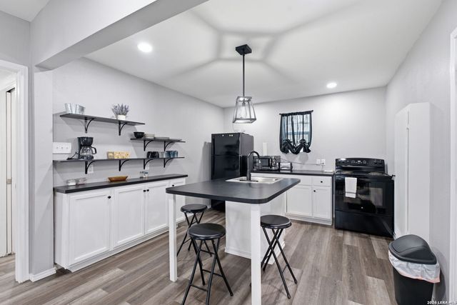 1500 FLEMING DR, Seguin, TX 78155