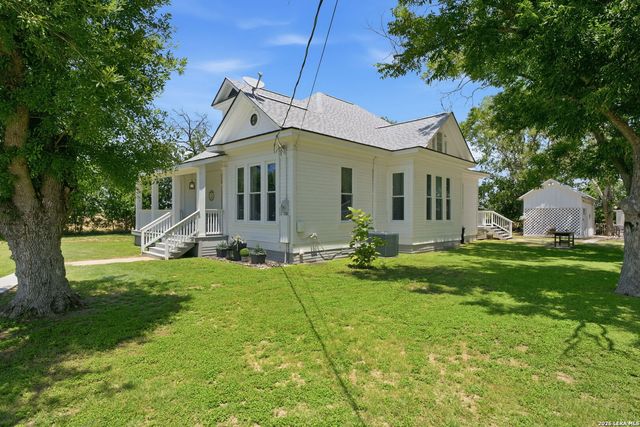 1500 FLEMING DR, Seguin, TX 78155