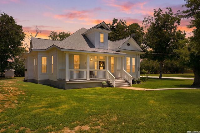 1500 FLEMING DR, Seguin, TX 78155
