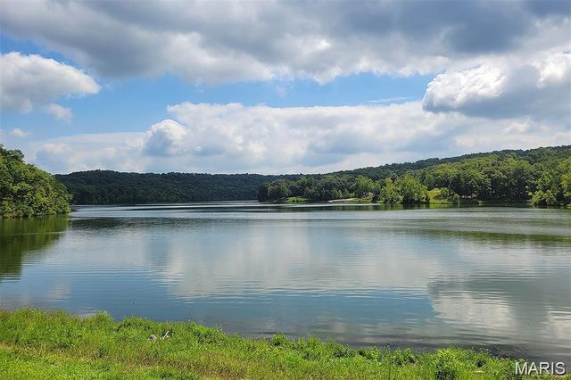 12775 Pawnee Trail, Ste Genevieve, MO 63670