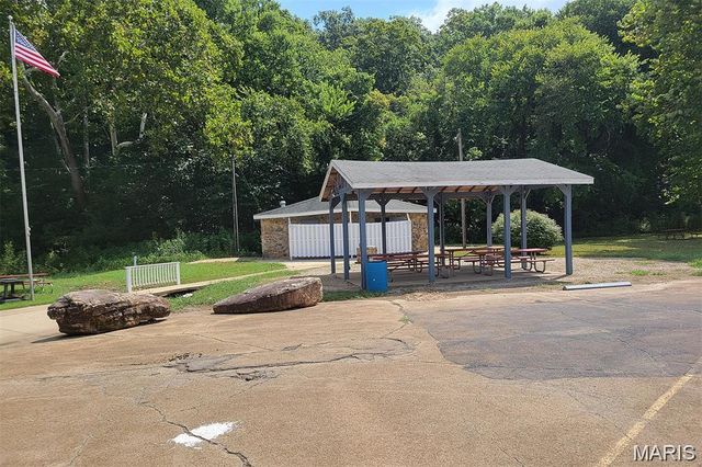 12775 Pawnee Trail, Ste Genevieve, MO 63670