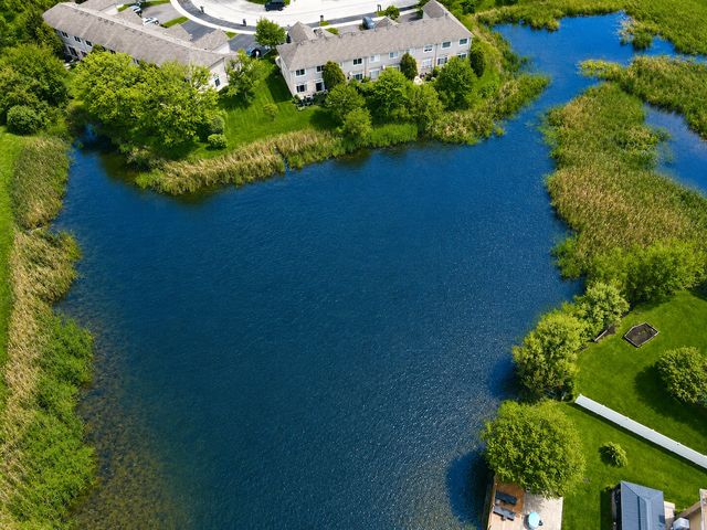 698 N Western Lane, Addison, IL 60101