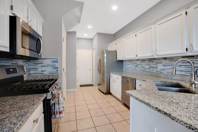 698 N Western Lane, Addison, IL 60101