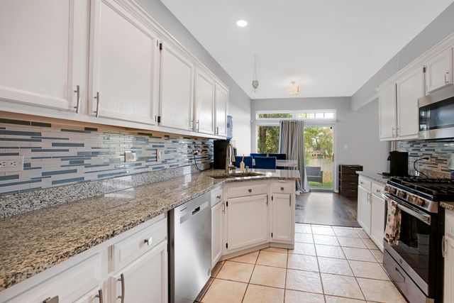 698 N Western Lane, Addison, IL 60101