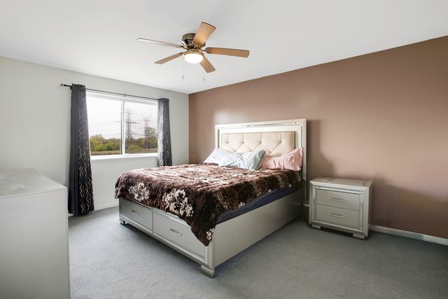 698 N Western Lane, Addison, IL 60101