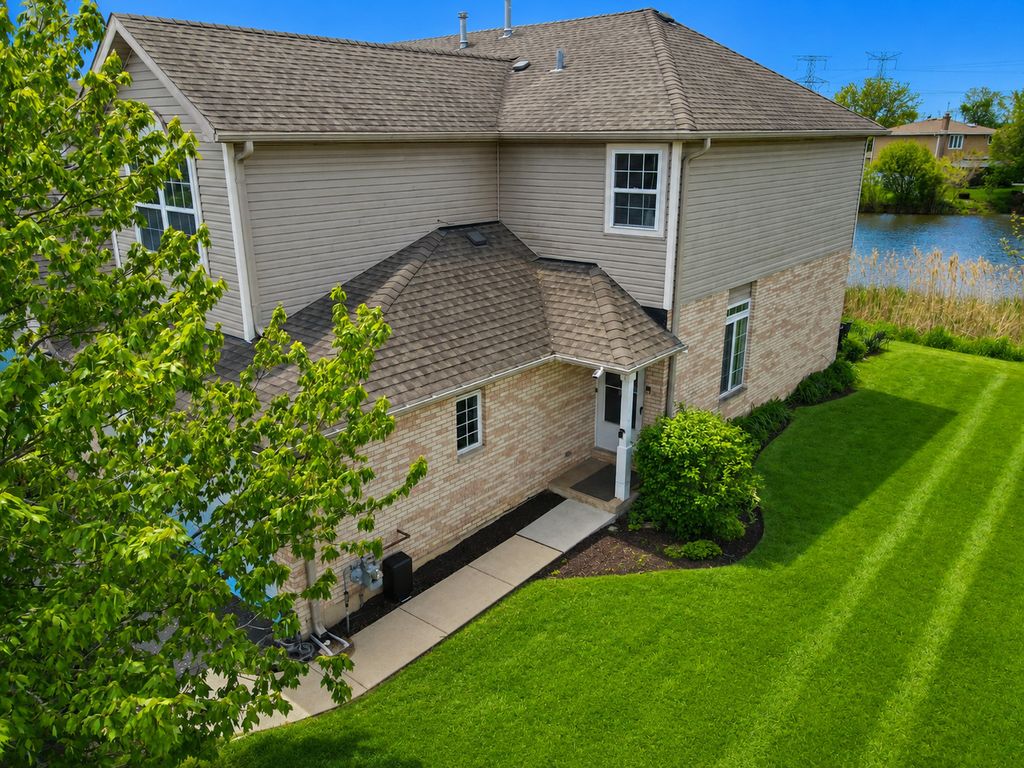 698 N Western Lane, Addison, IL 60101
