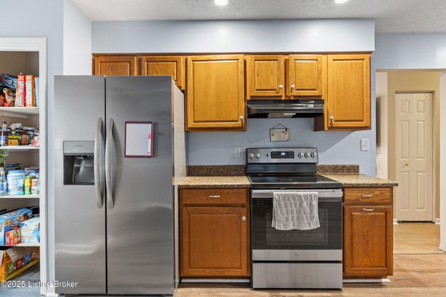 11719 Pond Creek Dr, Louisville, KY 40272