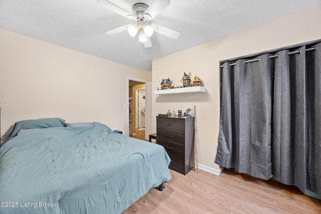 11719 Pond Creek Dr, Louisville, KY 40272