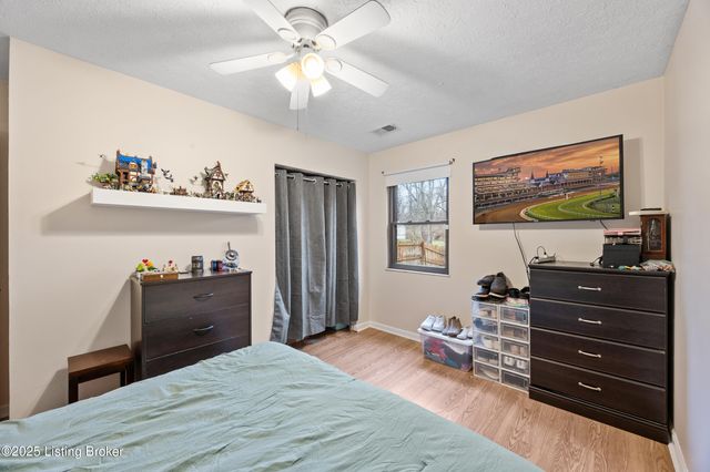 11719 Pond Creek Dr, Louisville, KY 40272