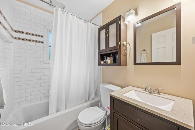 11719 Pond Creek Dr, Louisville, KY 40272