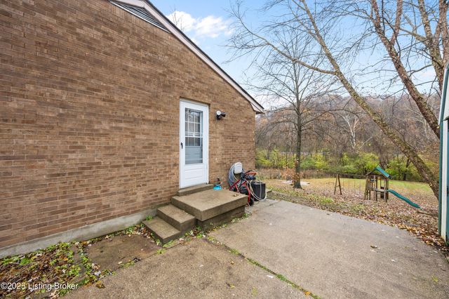 11719 Pond Creek Dr, Louisville, KY 40272