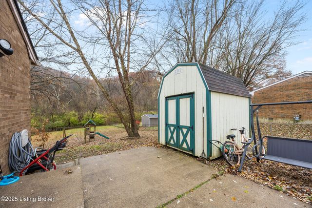 11719 Pond Creek Dr, Louisville, KY 40272