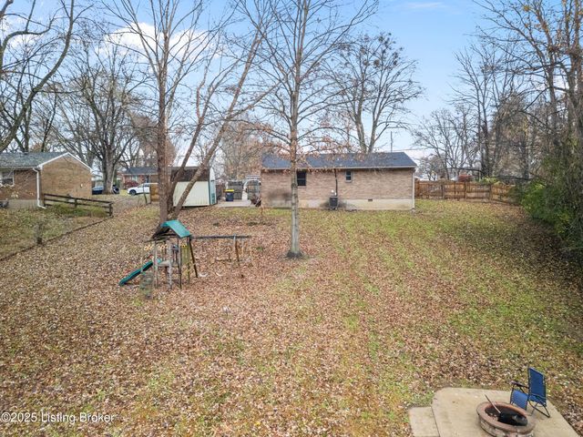 11719 Pond Creek Dr, Louisville, KY 40272