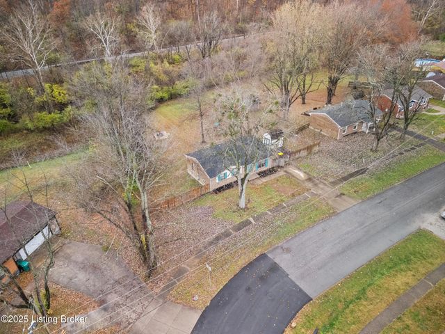 11719 Pond Creek Dr, Louisville, KY 40272