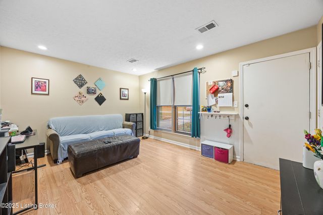 11719 Pond Creek Dr, Louisville, KY 40272