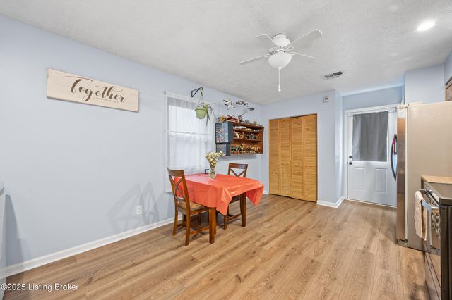 11719 Pond Creek Dr, Louisville, KY 40272