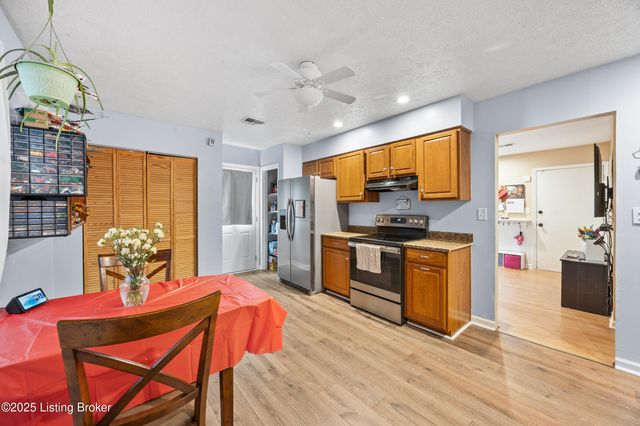 11719 Pond Creek Dr, Louisville, KY 40272