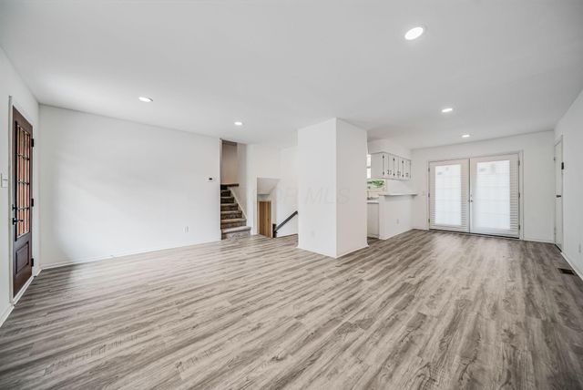 2850 Ravenswood Court, Columbus, OH 43232