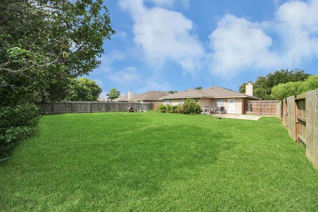 137 Rustic Colony Lane, Dickinson, TX 77539