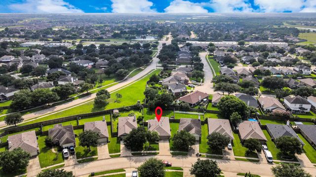137 Rustic Colony Lane, Dickinson, TX 77539