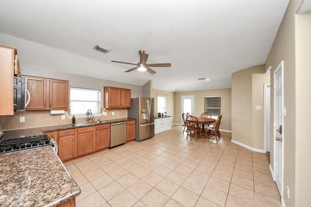 137 Rustic Colony Lane, Dickinson, TX 77539
