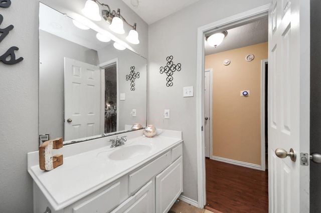 137 Rustic Colony Lane, Dickinson, TX 77539