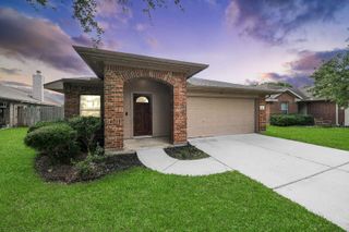 137 Rustic Colony Lane, Dickinson, TX 77539
