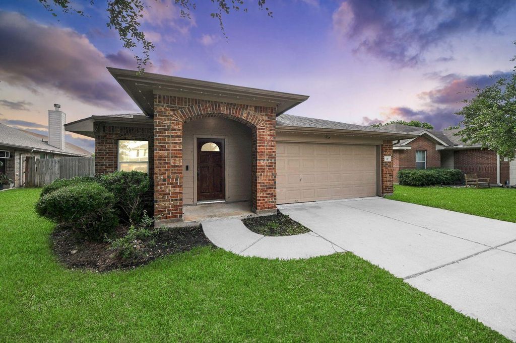 137 Rustic Colony Lane, Dickinson, TX 77539