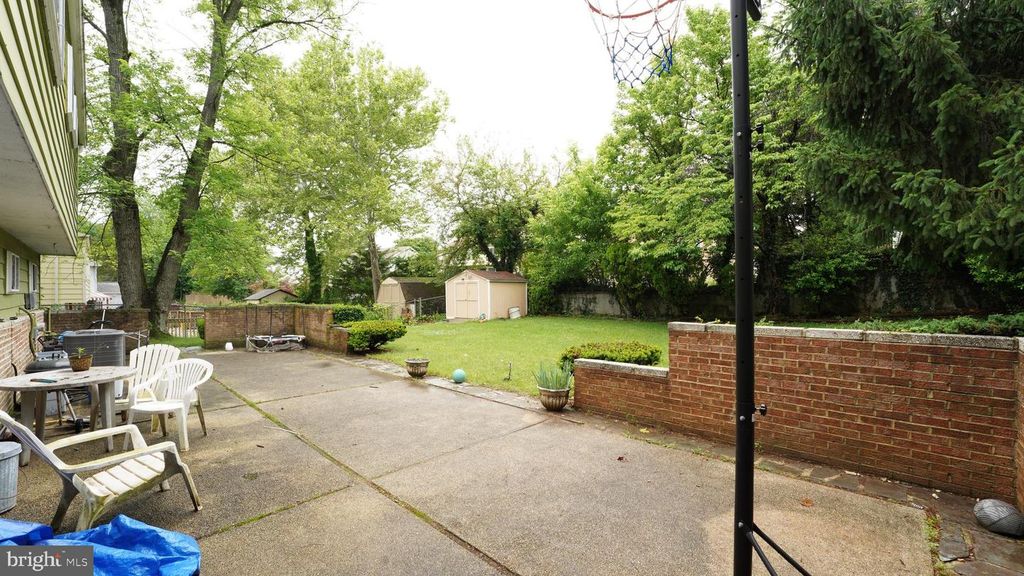Image 10 of property listing at 13124 CABINWOOD DR, Silver Spring, MD 20904