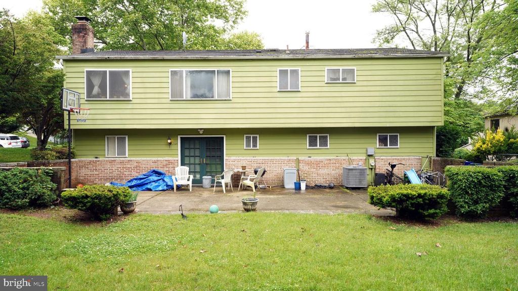 Image 12 of property listing at 13124 CABINWOOD DR, Silver Spring, MD 20904