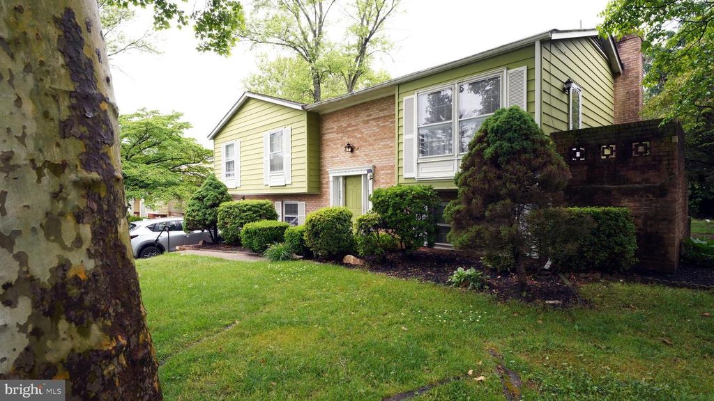Image 3 of property listing at 13124 CABINWOOD DR, Silver Spring, MD 20904