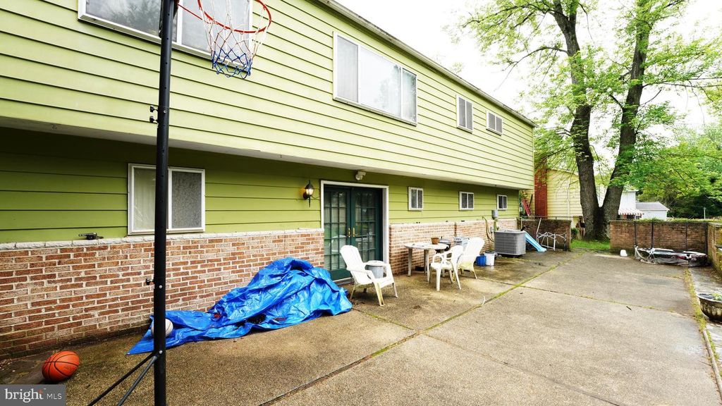 Image 9 of property listing at 13124 CABINWOOD DR, Silver Spring, MD 20904