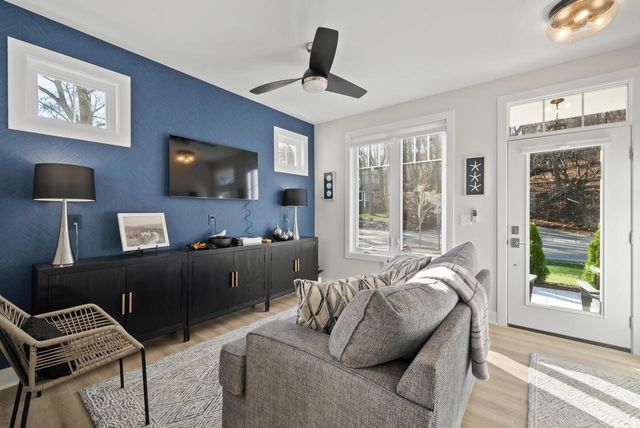 422 S Lakeshore DRIVE, Fontana, WI 53125