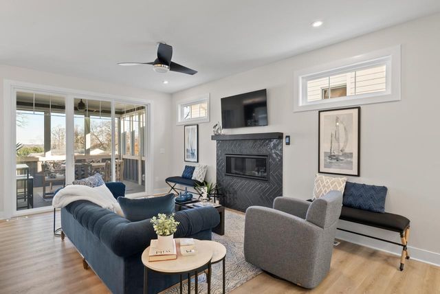 422 S Lakeshore DRIVE, Fontana, WI 53125