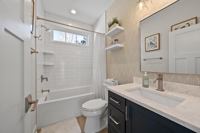 422 S Lakeshore DRIVE, Fontana, WI 53125