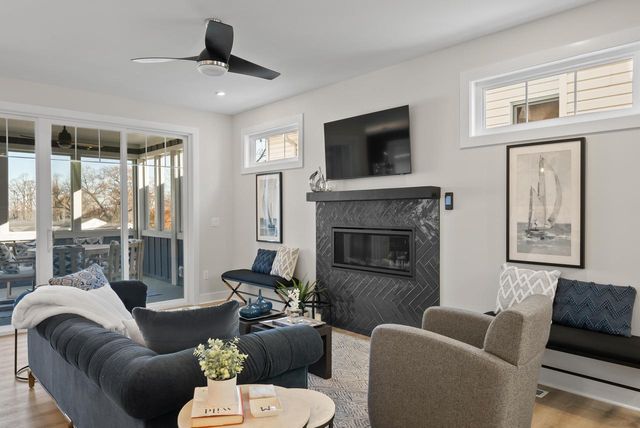 422 S Lakeshore DRIVE, Fontana, WI 53125