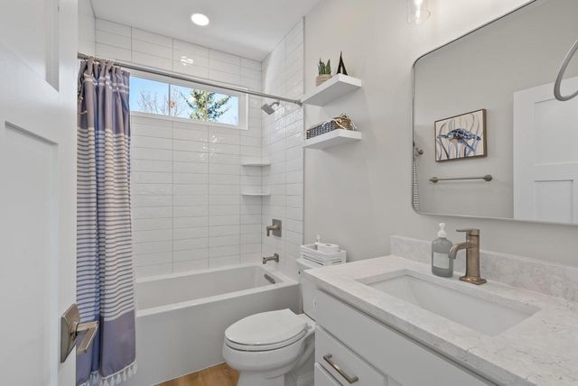 422 S Lakeshore DRIVE, Fontana, WI 53125