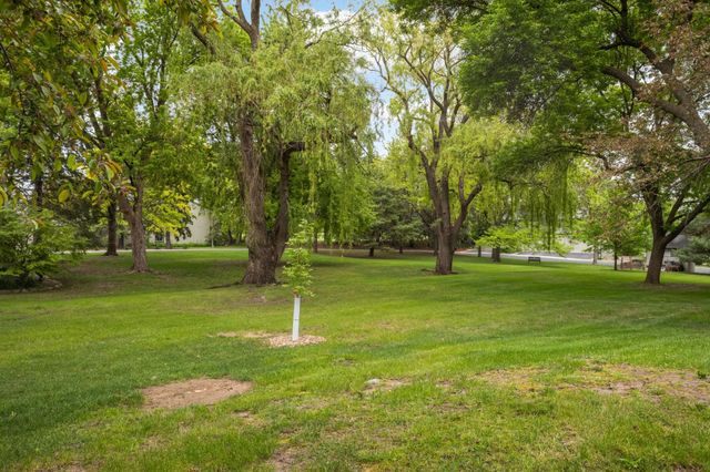 11140 Abbott Lane, Minnetonka, MN 55343