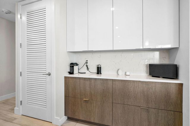 1 S PALMWAY 203, Lake Worth Beach, FL 33460