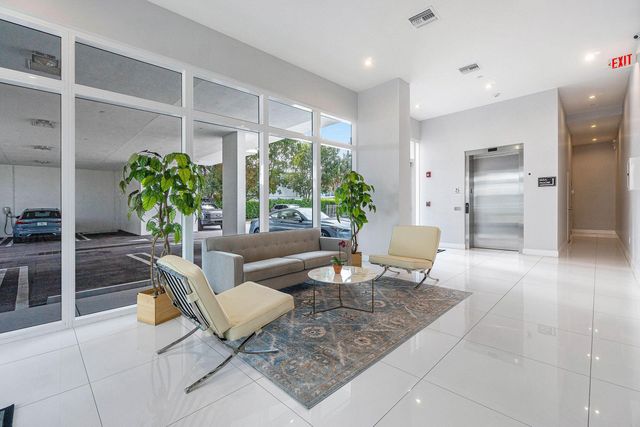 1 S PALMWAY 203, Lake Worth Beach, FL 33460