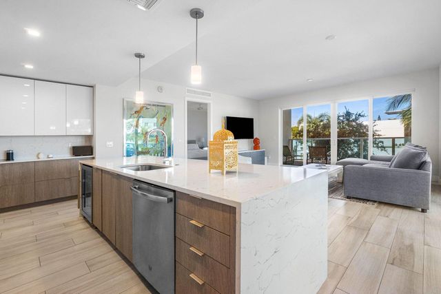 1 S PALMWAY 203, Lake Worth Beach, FL 33460