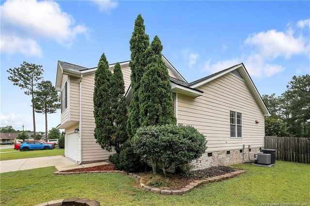 104 Somerset Drive, Raeford, NC 28376