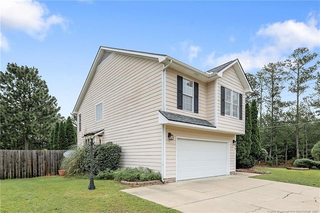 104 Somerset Drive, Raeford, NC 28376