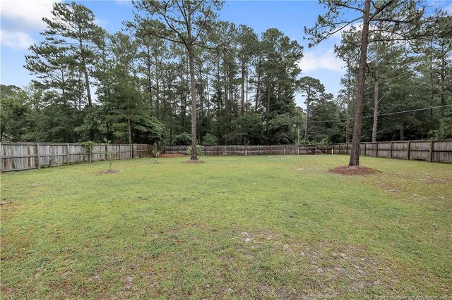 104 Somerset Drive, Raeford, NC 28376