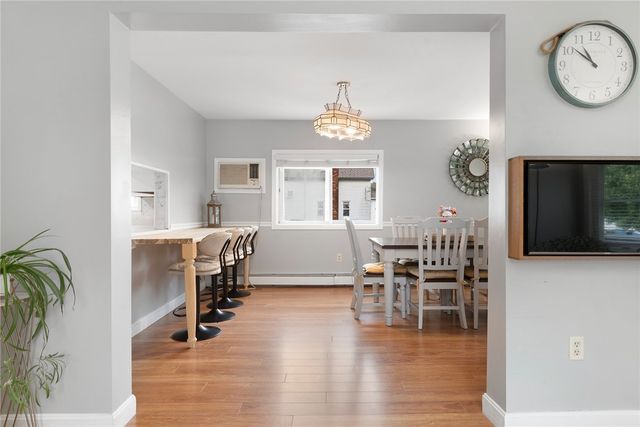 22 Lake Avenue, Barrington, RI 02806