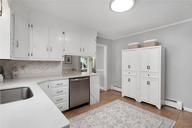 22 Lake Avenue, Barrington, RI 02806
