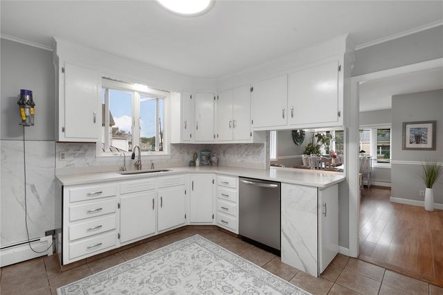 22 Lake Avenue, Barrington, RI 02806