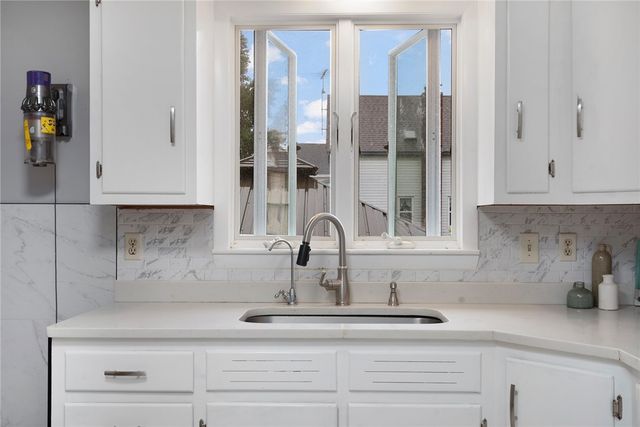 22 Lake Avenue, Barrington, RI 02806